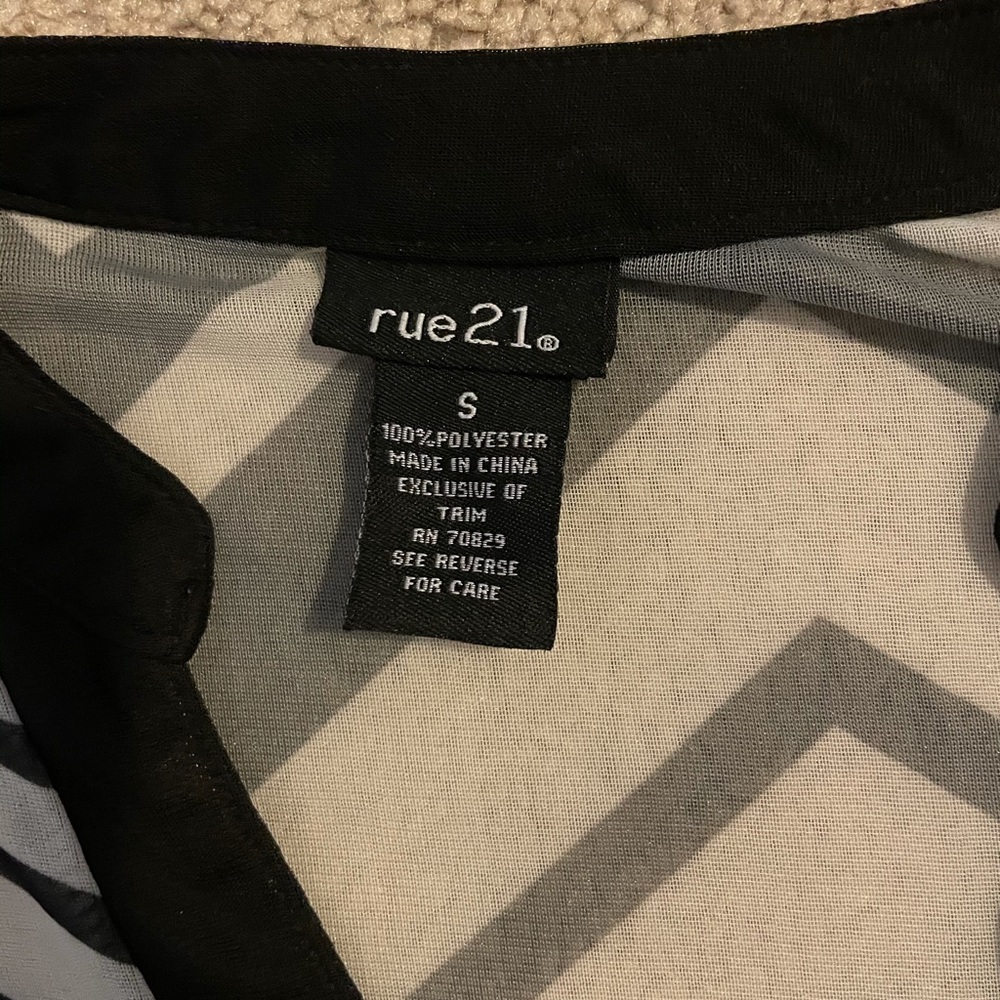 Blouse From Rue 21 - Picture 3 of 5